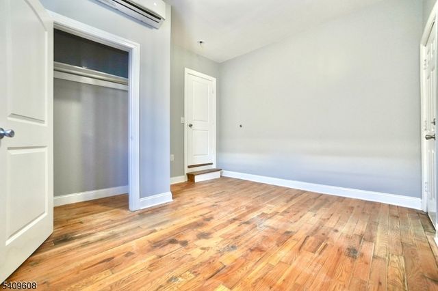 351 Mulberry St, Newark City, NJ 07102