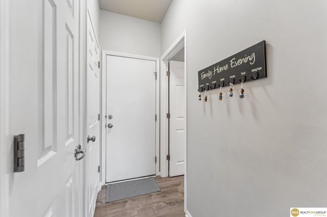 18635 Ohern Circle, Omaha, NE 68135