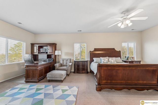 18635 Ohern Circle, Omaha, NE 68135