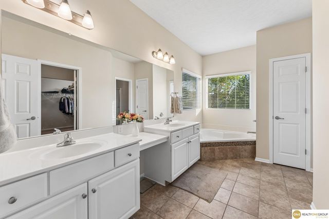 18635 Ohern Circle, Omaha, NE 68135