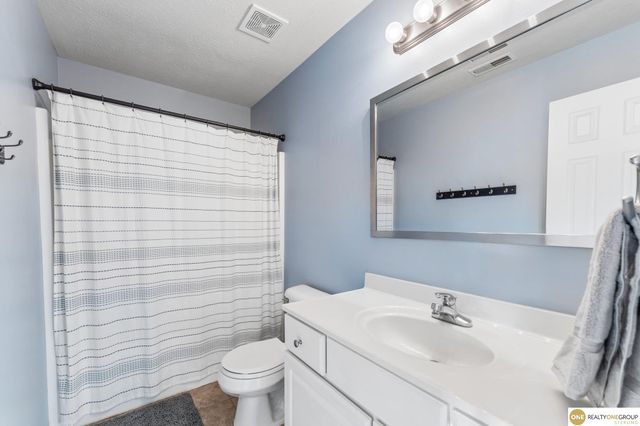18635 Ohern Circle, Omaha, NE 68135