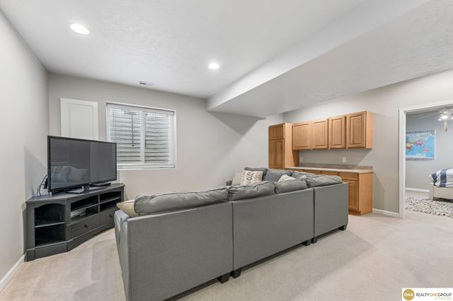 18635 Ohern Circle, Omaha, NE 68135