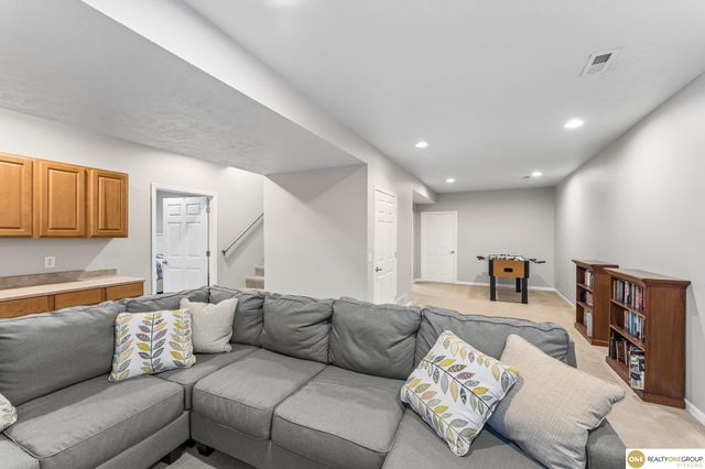 18635 Ohern Circle, Omaha, NE 68135