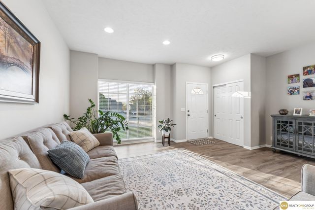 18635 Ohern Circle, Omaha, NE 68135