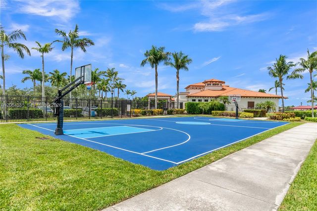7965 SW 195th St, Cutler Bay, FL 33157