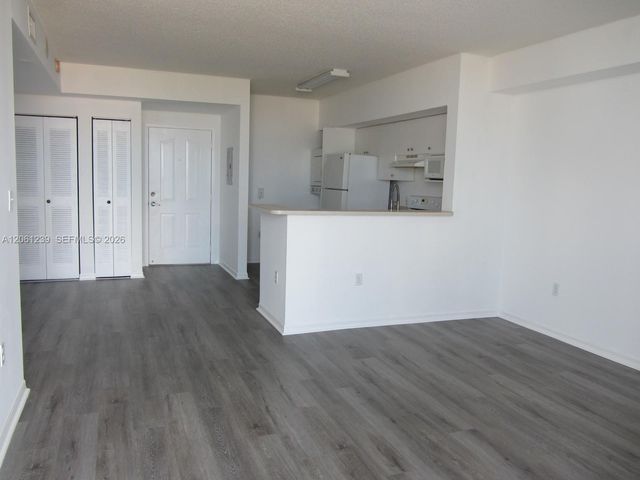 5077 NW 7 1211, Miami, FL 33126