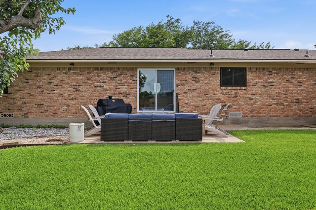 1289 S Waco Street, Van Alstyne, TX 75495