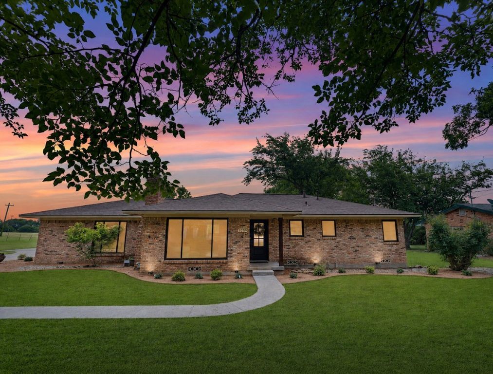 1289 S Waco Street, Van Alstyne, TX 75495