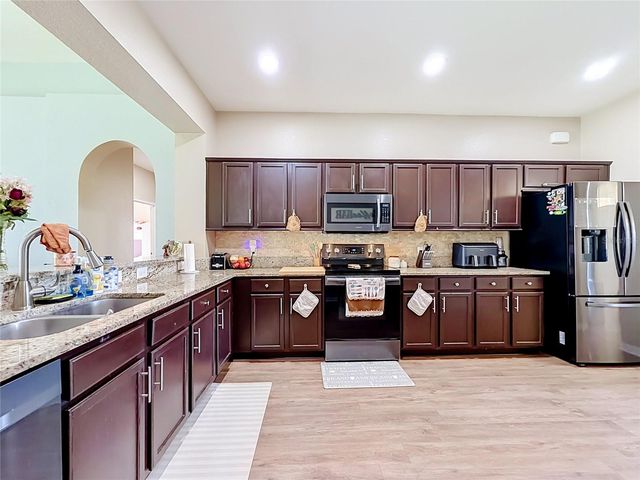 8230 WOODVINE CIRCLE, Lakeland, FL 33810