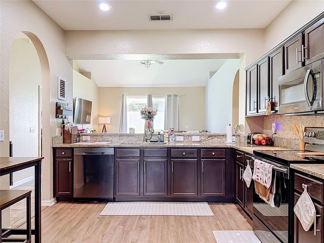 8230 WOODVINE CIRCLE, Lakeland, FL 33810