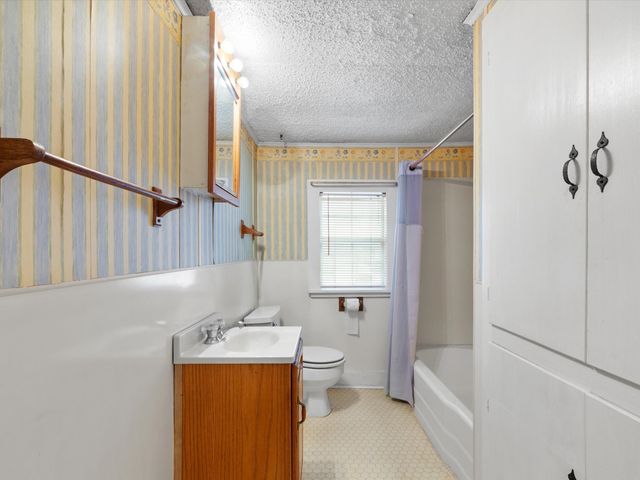 402 S Clay Street, Ennis, TX 75119