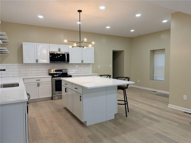 2450 Olive Street, Kansas City, MO 64127