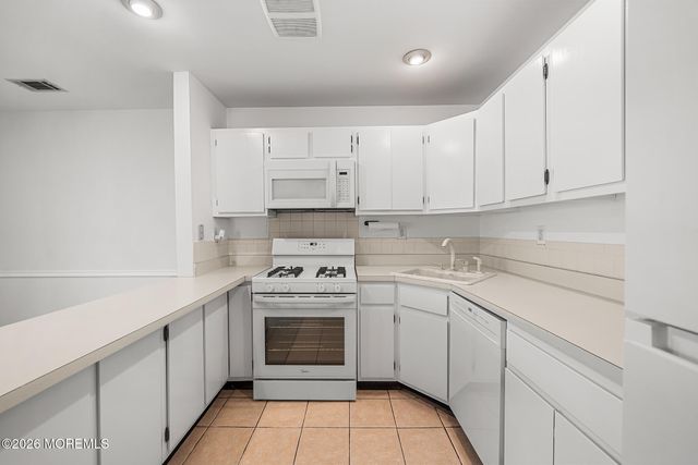 8 Lafayette Court, North Brunswick, NJ 08902