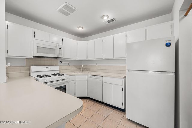 8 Lafayette Court, North Brunswick, NJ 08902