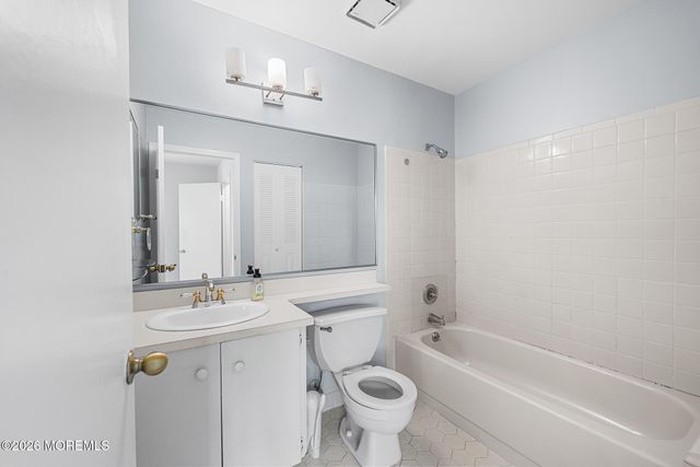 8 Lafayette Court, North Brunswick, NJ 08902