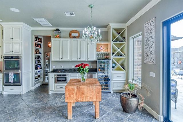 2233 War Eagle Lane, Yukon, OK 73099