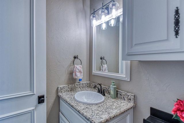 2233 War Eagle Lane, Yukon, OK 73099