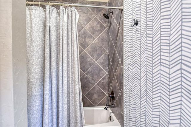 2233 War Eagle Lane, Yukon, OK 73099