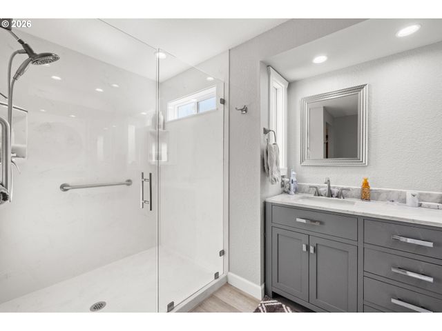2112 Ne 158TH Ave, Portland, OR 97230