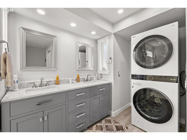 2112 Ne 158TH Ave, Portland, OR 97230