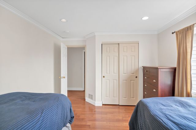 3355 Blue Ridge Drive, Carpentersville, IL 60110