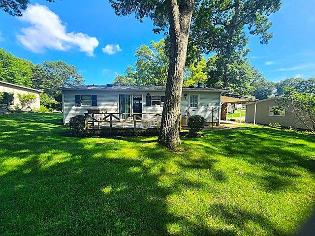 1407 Middle Road 48, Calverton, NY 11933