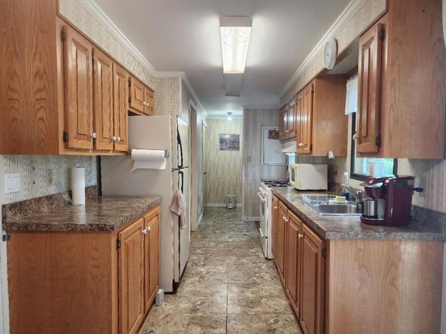 1407 Middle Road 48, Calverton, NY 11933