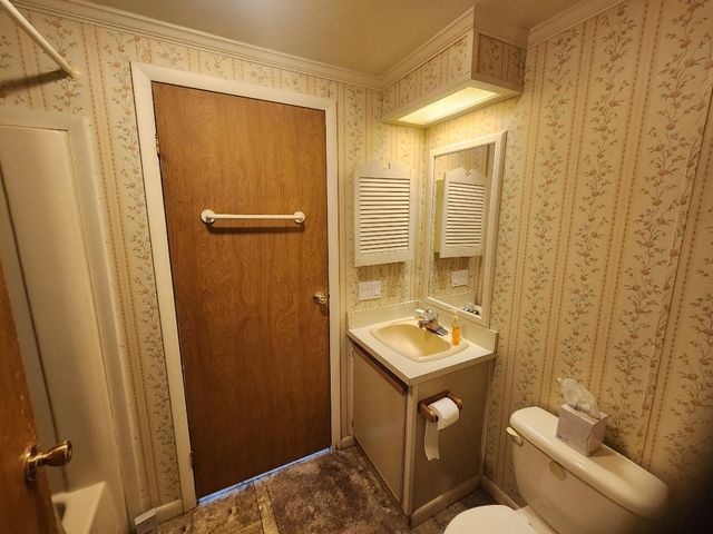 1407 Middle Road 48, Calverton, NY 11933