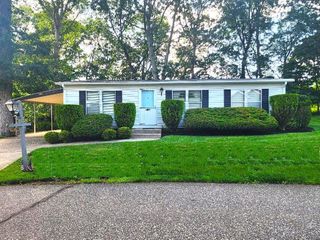 1407 Middle Road 48, Calverton, NY 11933