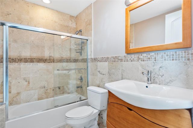 1090 NW N River Dr 402, Miami, FL 33136