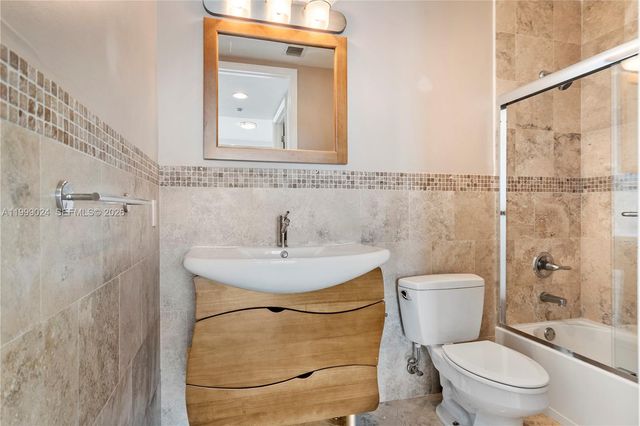 1090 NW N River Dr 402, Miami, FL 33136