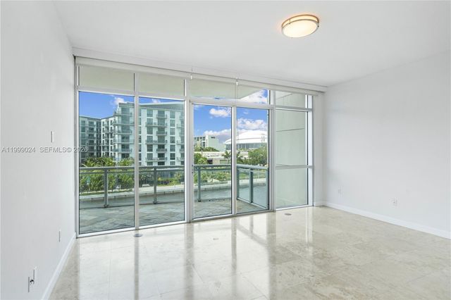 1090 NW N River Dr 402, Miami, FL 33136