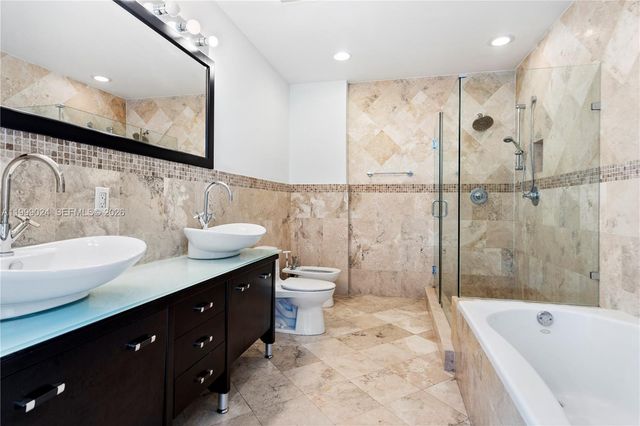 1090 NW N River Dr 402, Miami, FL 33136