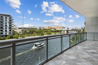 1090 NW N River Dr 402, Miami, FL 33136