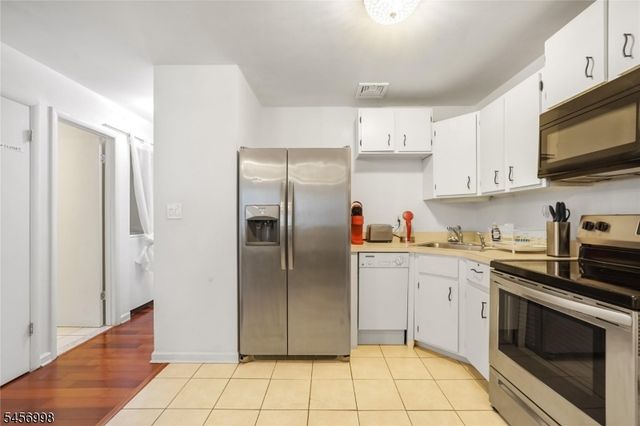 44 Coriander Way, Englewood City, NJ 07631