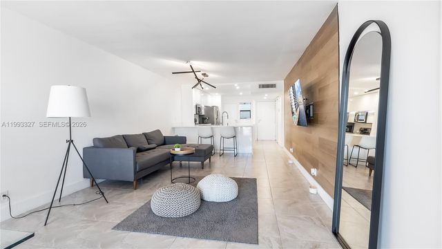 121 Golden Isles Dr 803, Hallandale Beach, FL 33009