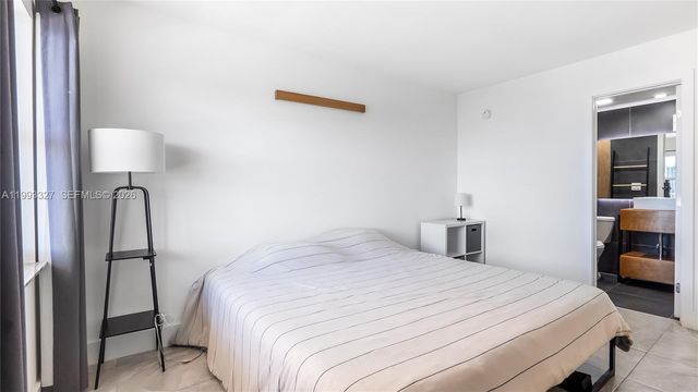 121 Golden Isles Dr 803, Hallandale Beach, FL 33009