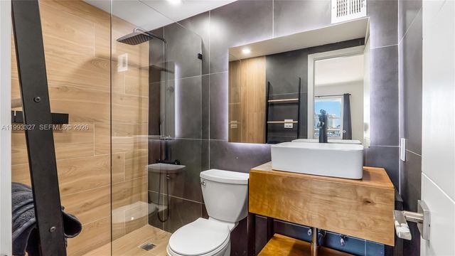 121 Golden Isles Dr 803, Hallandale Beach, FL 33009