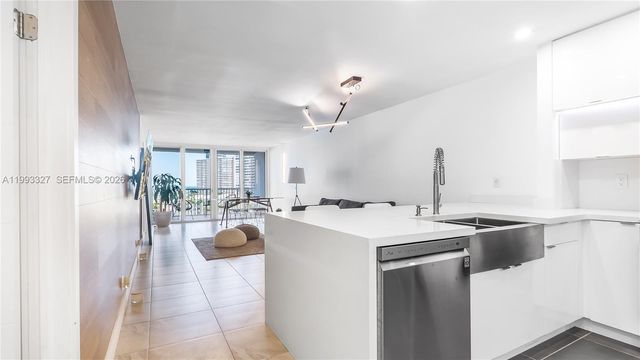 121 Golden Isles Dr 803, Hallandale Beach, FL 33009