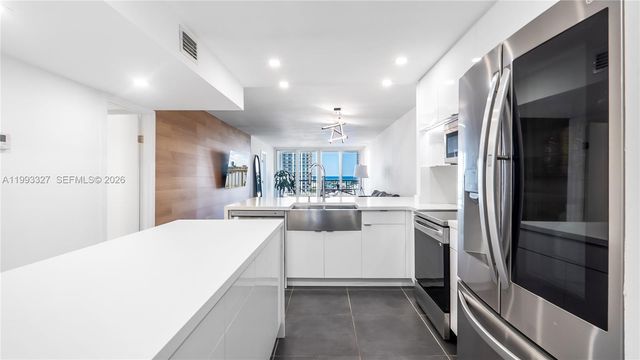 121 Golden Isles Dr 803, Hallandale Beach, FL 33009