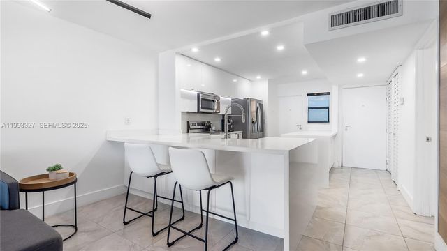 121 Golden Isles Dr 803, Hallandale Beach, FL 33009