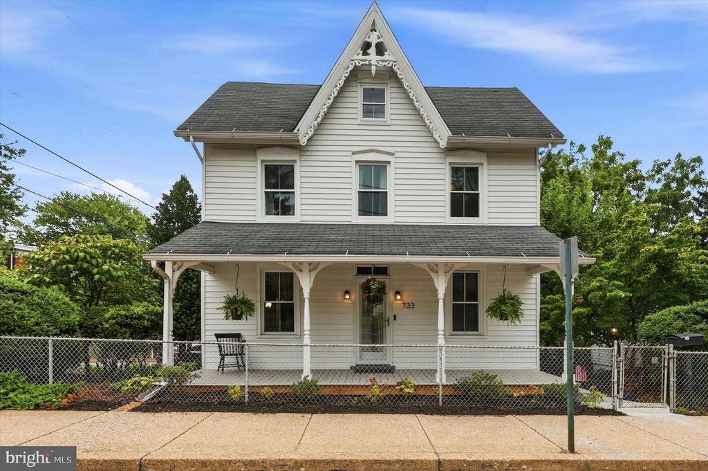 733 MAIN ST, BROOKHAVEN, PA 19015 — exterior