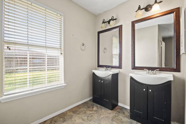 8326 Swan Meadow Lane Lane, Humble, TX 77338