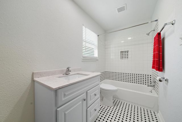 3731 Indian Mound Trail, Crosby, TX 77532