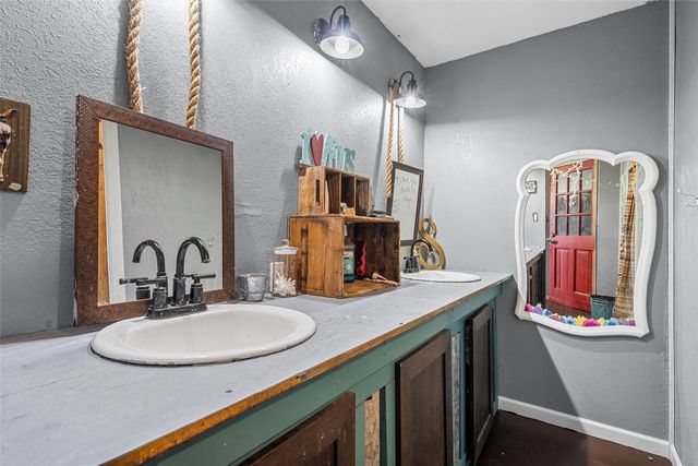 9205 W State Highway 31, Corsicana, TX 75110