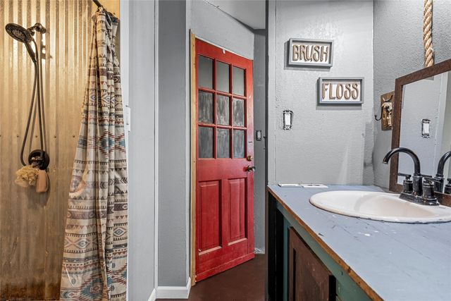 9205 W State Highway 31, Corsicana, TX 75110