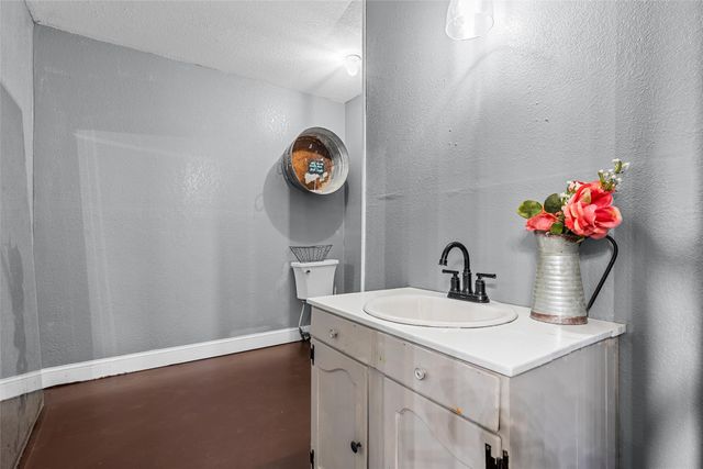 9205 W State Highway 31, Corsicana, TX 75110