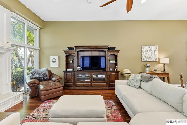 212 N 127th Plaza, Omaha, NE 68154