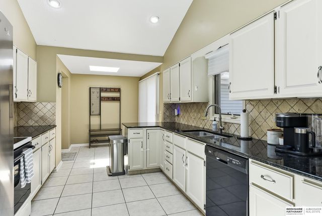 212 N 127th Plaza, Omaha, NE 68154