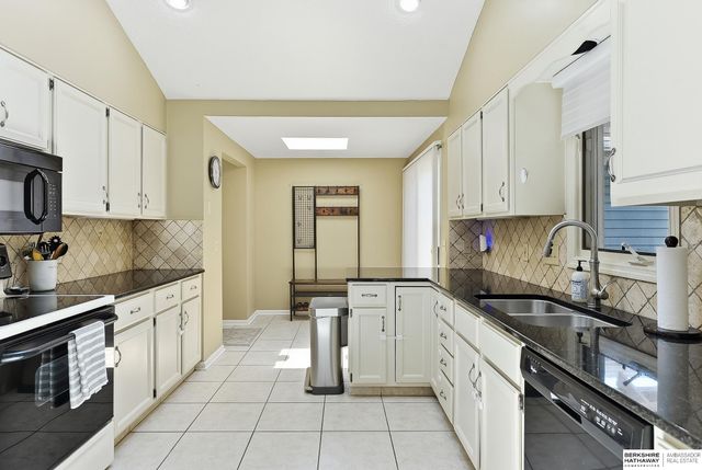 212 N 127th Plaza, Omaha, NE 68154